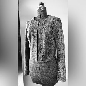 LEATHER SNAKE PRINT CROPPED JACKET.